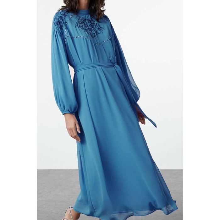 Kadın Moda Şık Tesettür Maxi Boy Dik Yaka Regular Nakışlı Dokuma Elbise