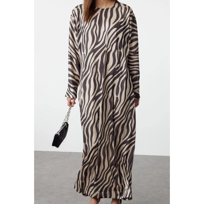Women Fashion Stylish Hijab Maxi Length Crew Neck Regular Crinkle Knitted Animal Zebra Patterned Dress