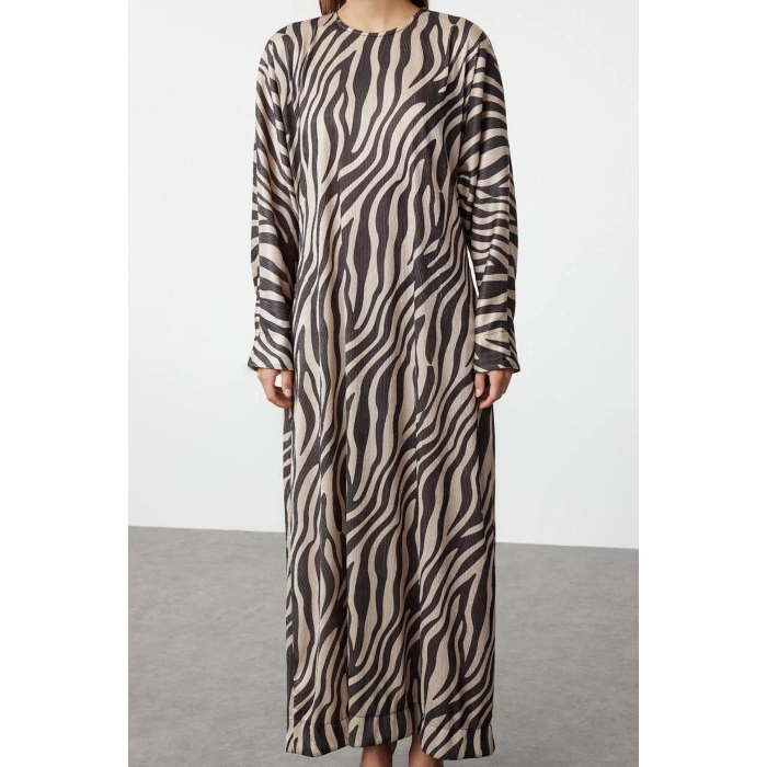 Women Fashion Stylish Hijab Maxi Length Crew Neck Regular Crinkle Knitted Animal Zebra Patterned Dress