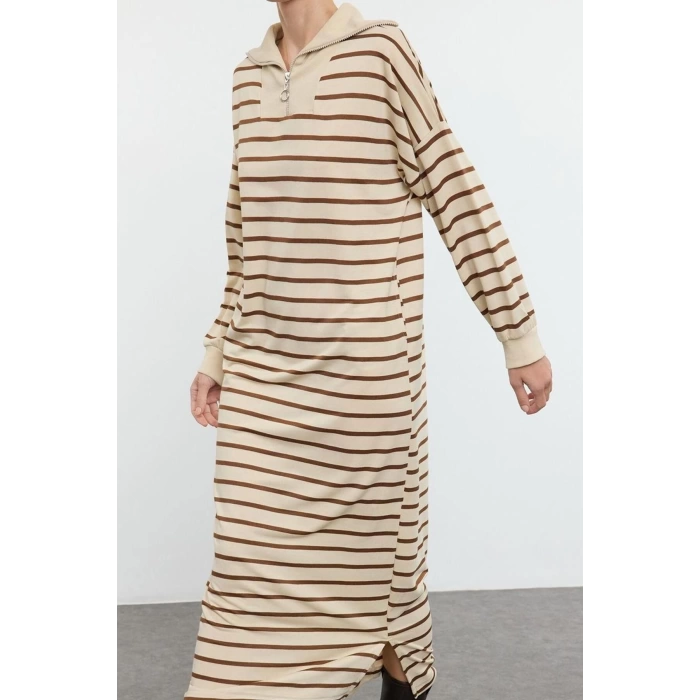 Women Fashion Stylish Hijab Maxi Length Turn-down Collar Relaxed Striped Zipper Detail Long Knitted Dress