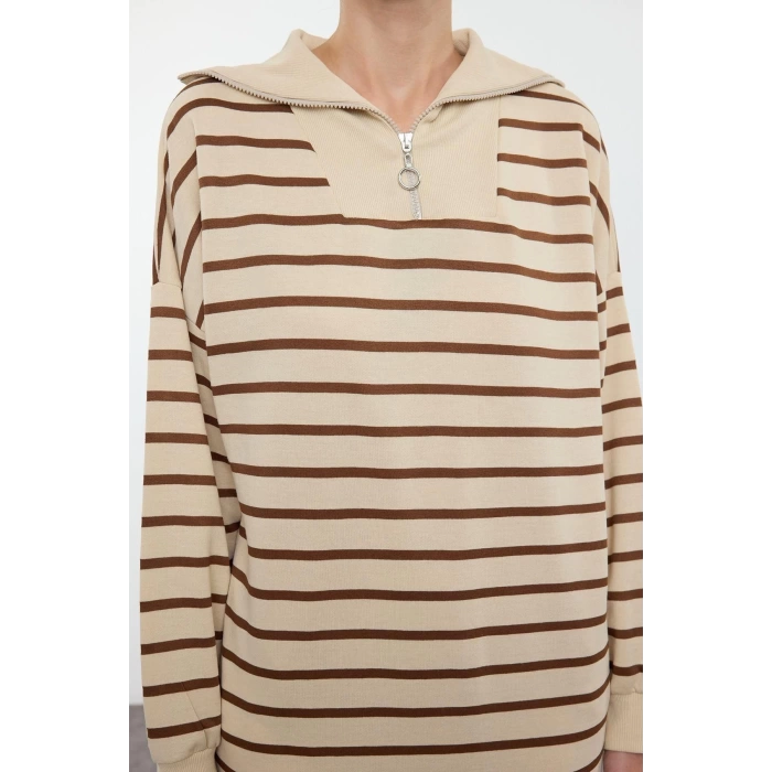 Women Fashion Stylish Hijab Maxi Length Turn-down Collar Relaxed Striped Zipper Detail Long Knitted Dress
