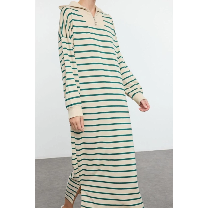 Women Fashion Stylish Hijab Maxi Length Turn-down Collar Relaxed Striped Zipper Detail Long Knitted Dress