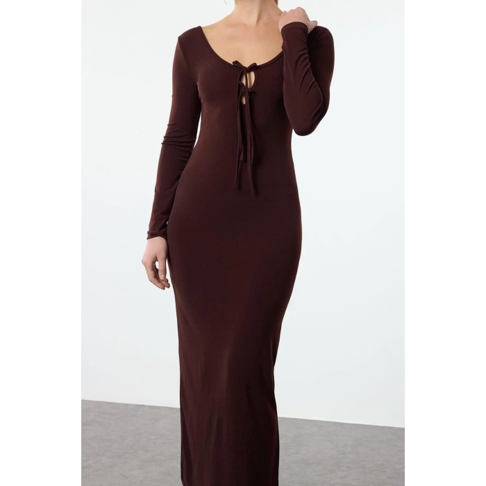 Kadın Moda Şık Maxi Boy U Yaka Fitted Vücuda Oturan Göğüsten Bağlama Detaylı Örme Uzun Elbise