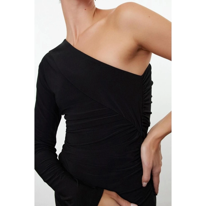 Kadın Moda Şık Midi Boy Asimetrik Yaka Fitted Fırfır Detaylı Tek Kol Örme Elbise