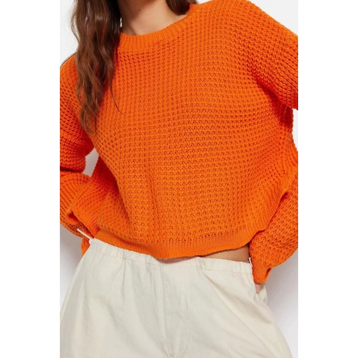 Women Fashion Stylish Crew Neck Low Sleeve Crop Wide Fit Knitwear Sweater