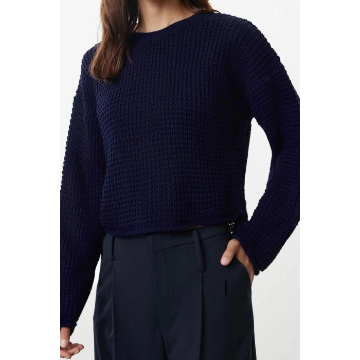 Women Fashion Stylish Crew Neck Low Sleeve Crop Wide Fit Knitwear Sweater