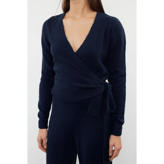 Womens Fashion Stylish Tube Leg Crop Length Long Sleeve Crop Double Breasted Tie Detailed Knitwear Top-Bottom Set