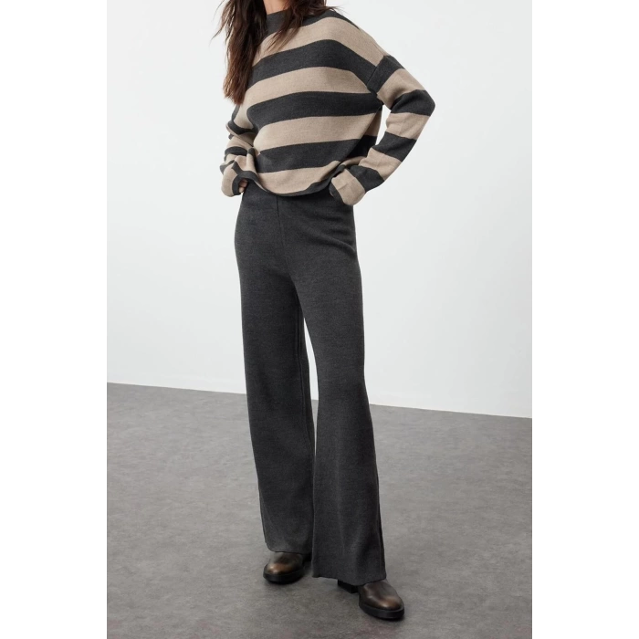 Womens Fashion Stylish Straight Leg Regular Length Long Sleeve Wide Cut Striped Knitwear Top-Bottom Set