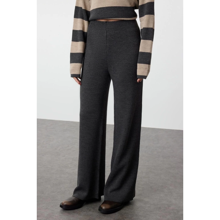 Womens Fashion Stylish Straight Leg Regular Length Long Sleeve Wide Cut Striped Knitwear Top-Bottom Set