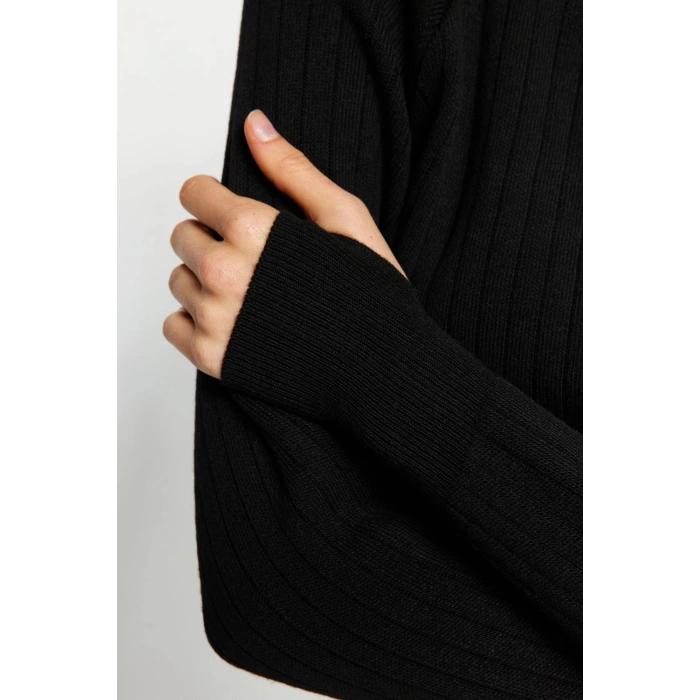 Womens Fashion Stylish Tube Leg Crop Length Long Sleeve Crop Finger Detailed Knitwear Top-Bottom Set
