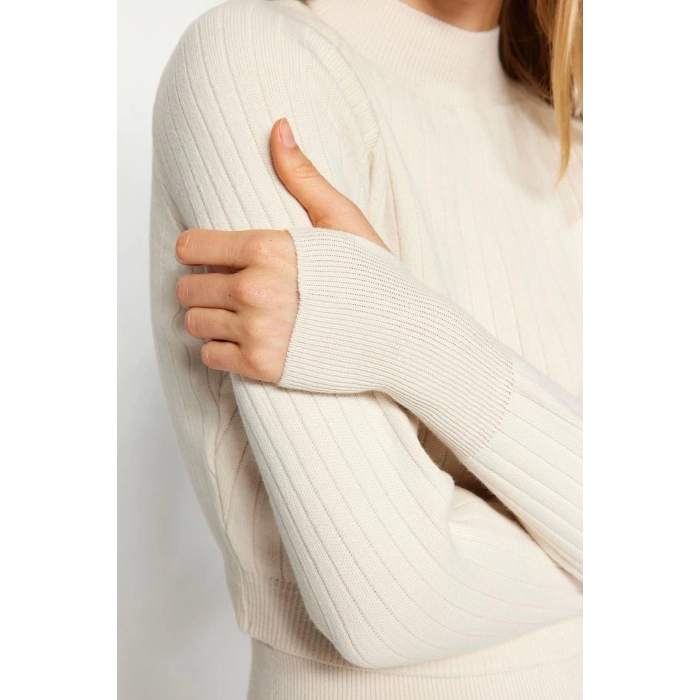 Womens Fashion Stylish Tube Leg Crop Length Long Sleeve Crop Finger Detailed Knitwear Top-Bottom Set