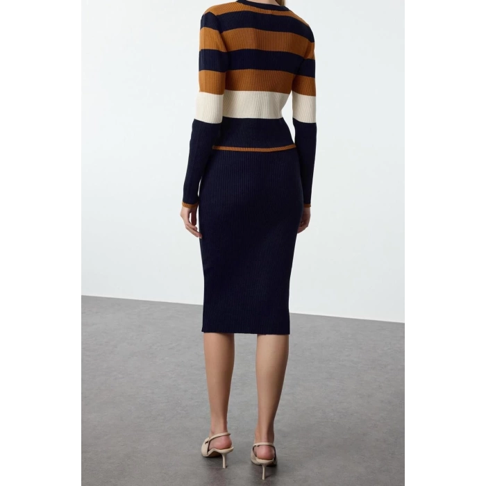 Women Fashion Stylish Regular Length Long Sleeve Color Block Skirted Knitwear Top-Bottom Set