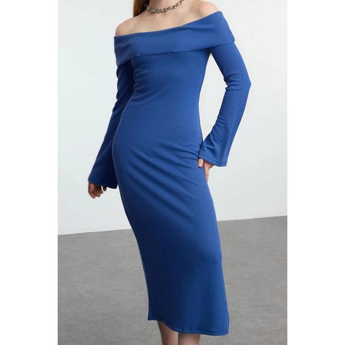 Kadın Moda Şık Midi Boy Carmen Yaka Slim Fitted Vücuda Oturan Yumuşak Dokulu Esnek Örme Kalem Elbise