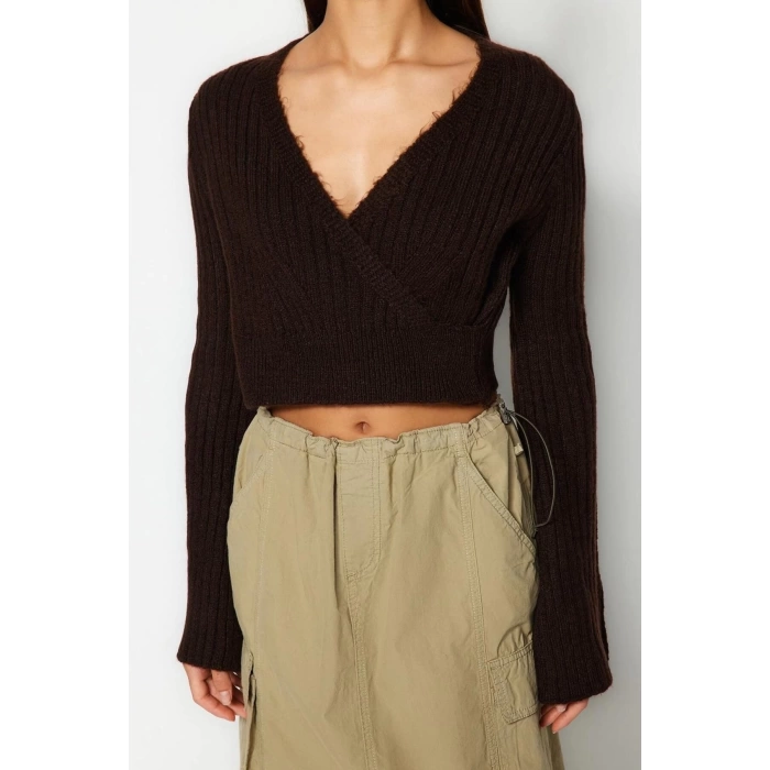 Women Fashion Stylish Double Breasted Standard Sleeve Crop Soft Textured Knitwear Sweater