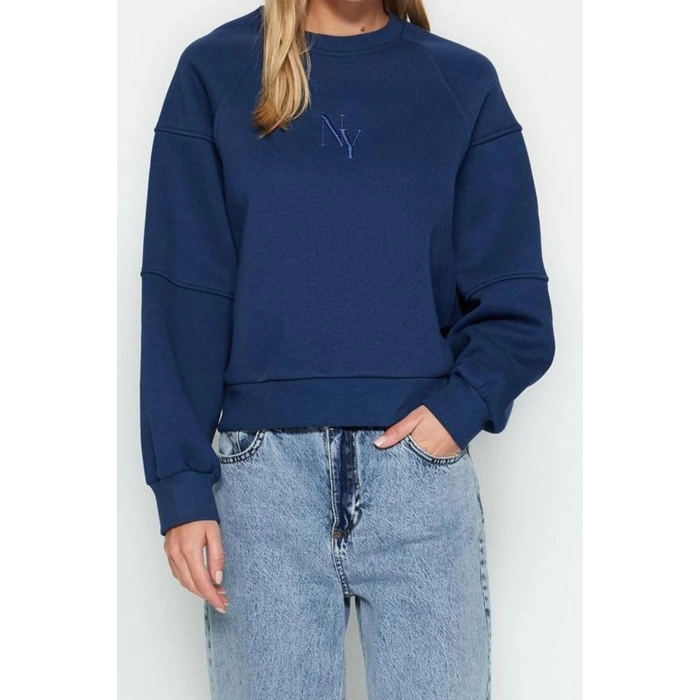 Women Fashion Stylish Regular Crew Neck Low Sleeve Crop Fit Embroidered Thick Fleece Knitted Sweatshirt