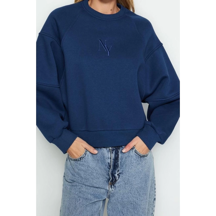 Women Fashion Stylish Regular Crew Neck Low Sleeve Crop Fit Embroidered Thick Fleece Knitted Sweatshirt