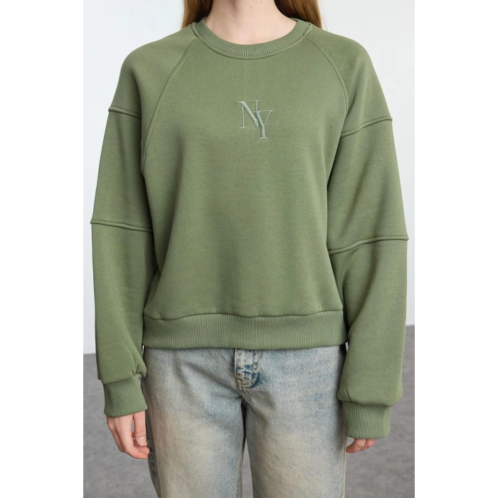 Women Fashion Stylish Regular Crew Neck Low Sleeve Crop Fit Embroidered Thick Fleece Knitted Sweatshirt