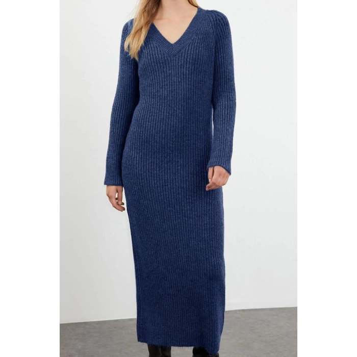 Women Fashion Stylish Maxi Length V Neck Regular Knitted Woolen Basic Dress
