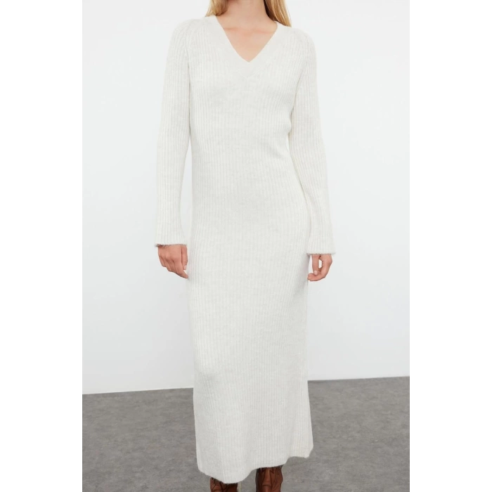 Women Fashion Stylish Maxi Length V Neck Regular Knitted Woolen Basic Dress