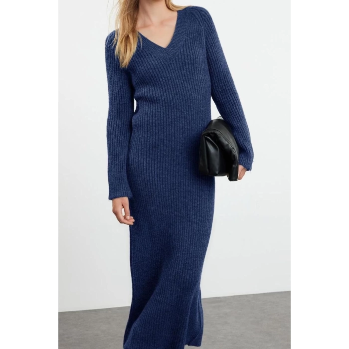 Women Fashion Stylish Maxi Length V Neck Regular Knitted Woolen Basic Dress