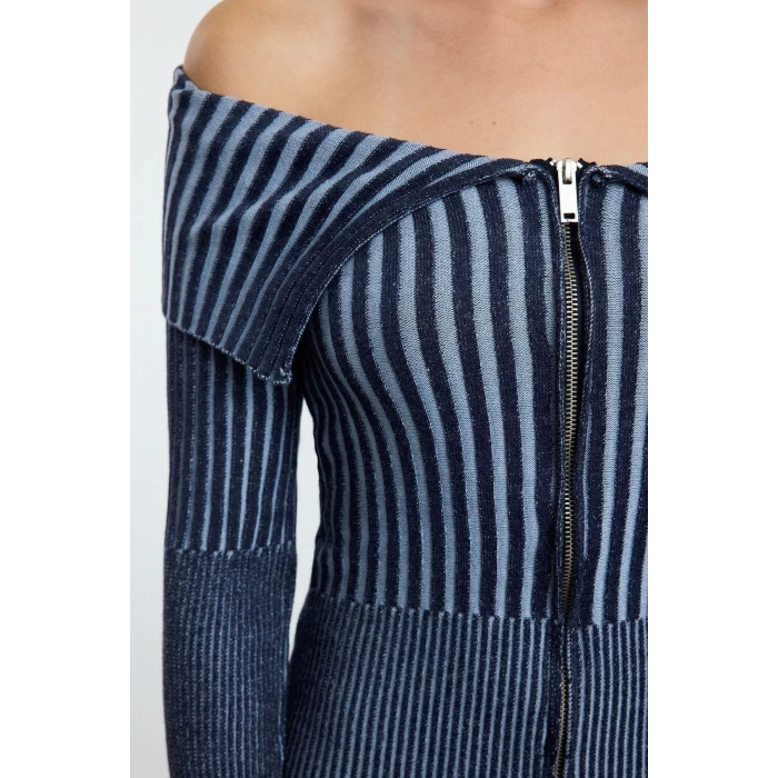 Women Fashion Stylish Mini Length Turn-down Collar Slim Knitwear Premium Yarn Special Yarn Wash Effect Dress