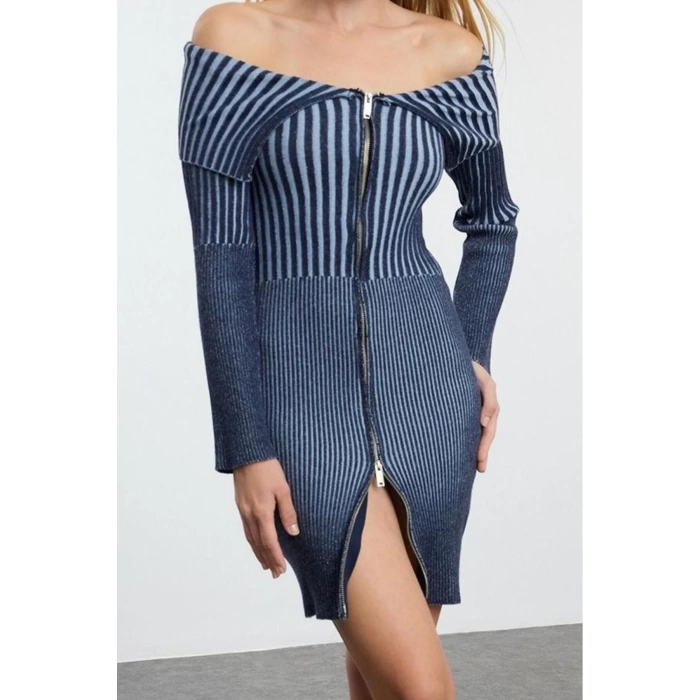 Women Fashion Stylish Mini Length Turn-down Collar Slim Knitwear Premium Yarn Special Yarn Wash Effect Dress