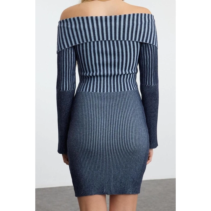 Women Fashion Stylish Mini Length Turn-down Collar Slim Knitwear Premium Yarn Special Yarn Wash Effect Dress