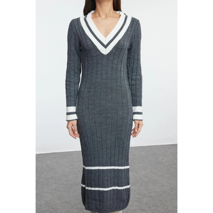 Women Fashion Stylish Midi Length V Neck Regular Knit Color Block Dress