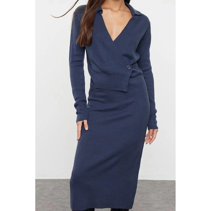 Women Fashion Stylish Midi Length Double Breasted Regular Knitted Plain Dress