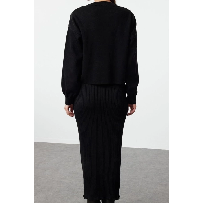 Women Fashion Stylish Midi Length Crew Neck Regular Knitwear Sweater-Dress Set