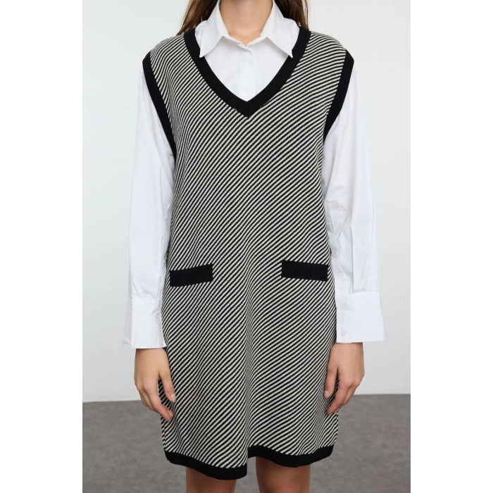 Women Fashion Stylish Mini Length V Neck Regular Knit Color Block Dress