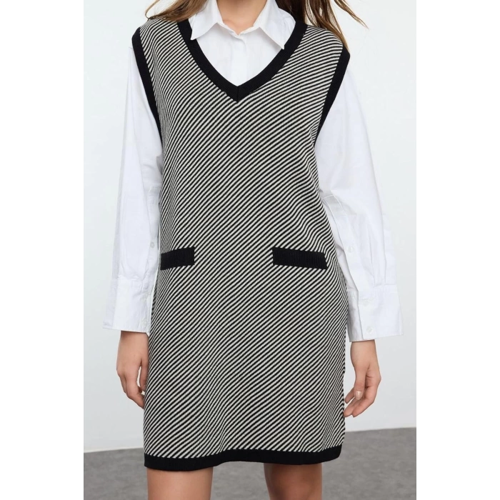 Women Fashion Stylish Mini Length V Neck Regular Knit Color Block Dress