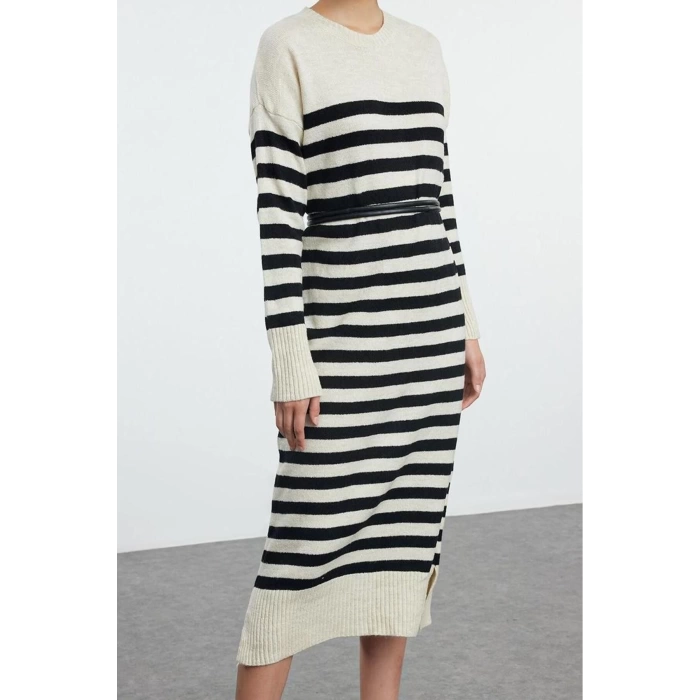 Women Fashion Stylish Midi Length Crew Neck Regular Striped Knitwear Soft Texture Dress