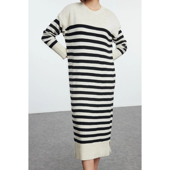 Women Fashion Stylish Midi Length Crew Neck Regular Striped Knitwear Soft Texture Dress