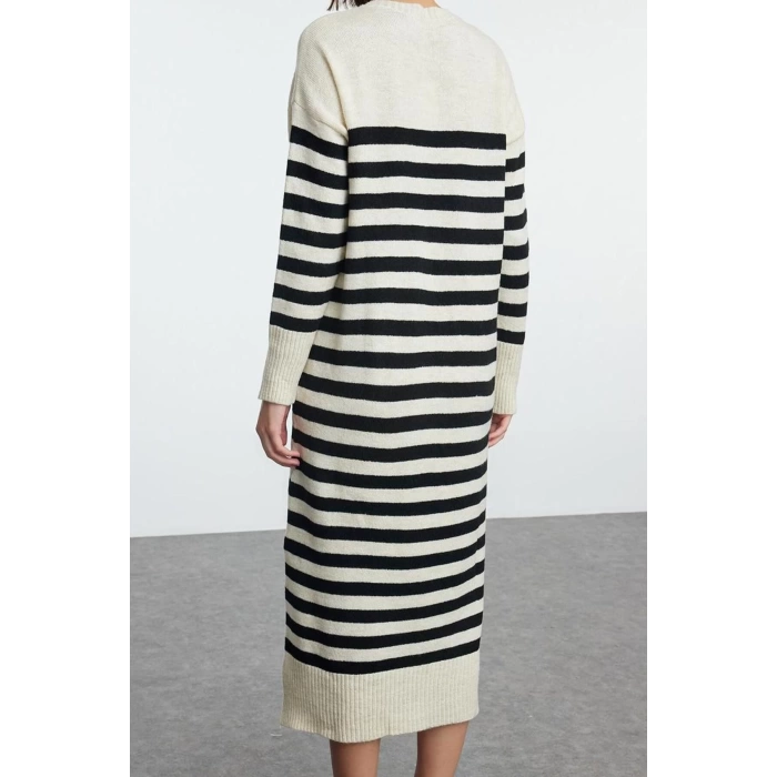 Women Fashion Stylish Midi Length Crew Neck Regular Striped Knitwear Soft Texture Dress