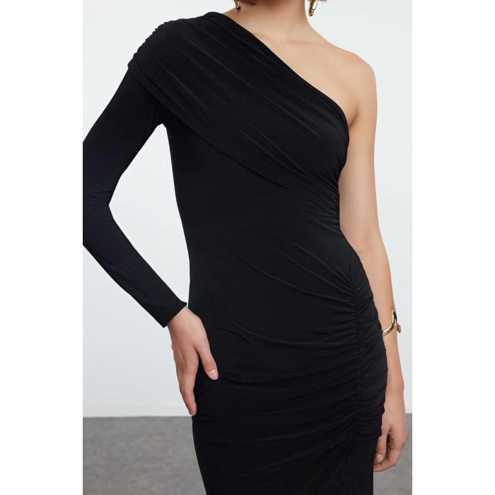 Kadın Maxi Boy Slim Düz Tek Kol Drape Detaylı Yırtmaçlı Vücuda Oturan Esnek Örme Elbise
