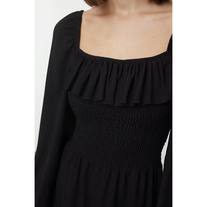 Kadın Moda Midi Boy Kare Yaka Slim Büzgü Drape Detaylı Uzun Kollu Bürümcük Dokulu Kumaş Örme Elbise