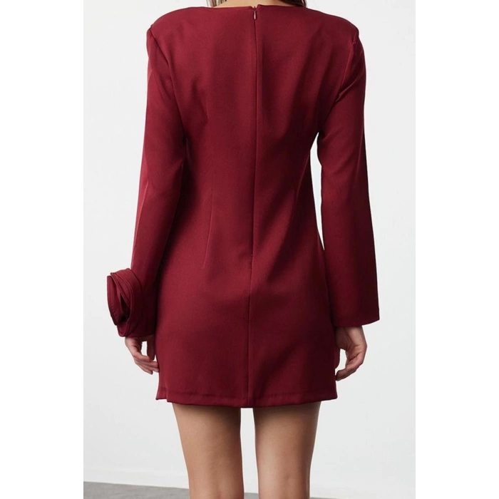 Women Fashion Stylish Mini Length Crew Neck Relaxed Straight Cut Rose Detailed Woven Dress