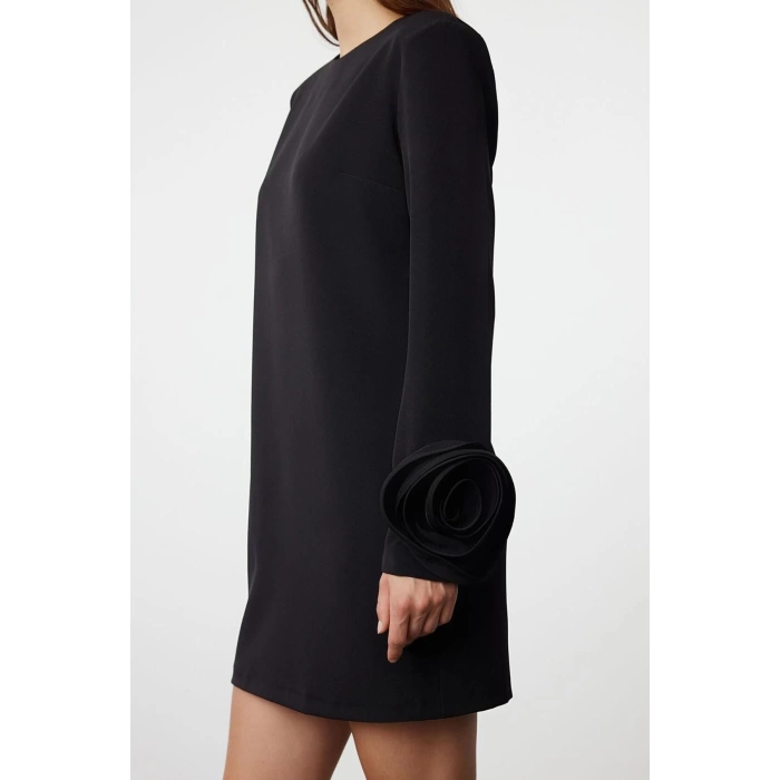 Women Fashion Stylish Mini Length Crew Neck Relaxed Straight Cut Rose Detailed Woven Dress