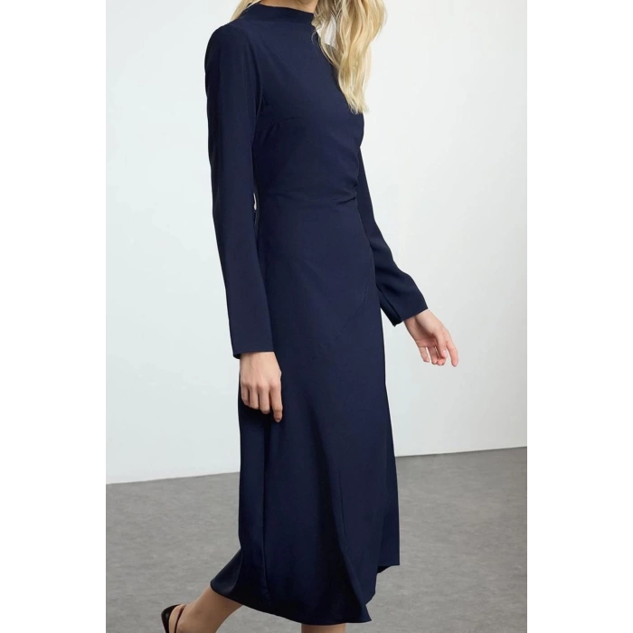 Women Fashion Stylish Midi Length Crew Neck Regular Shift Straight Cut Satin Woven Dress