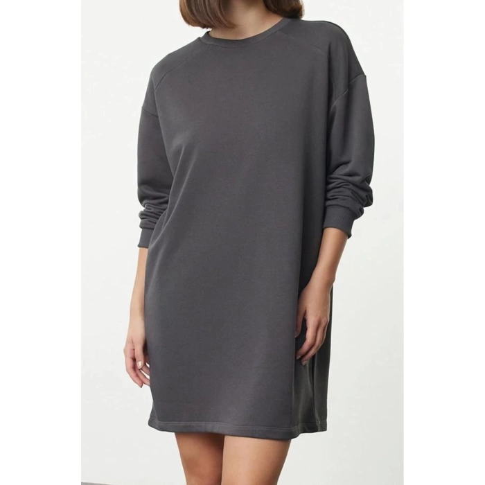 Women Fashion Stylish Mini Length Crew Neck Relaxed Plain Comfortable Cut Knitted Dress