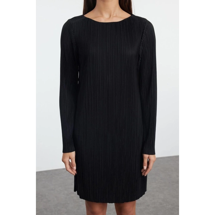 Women Fashion Stylish Mini Length Boat Neck Regular Plain Pleated Lined Shift Knit Dress