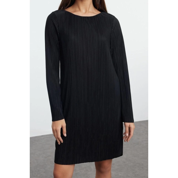 Women Fashion Stylish Mini Length Boat Neck Regular Plain Pleated Lined Shift Knit Dress