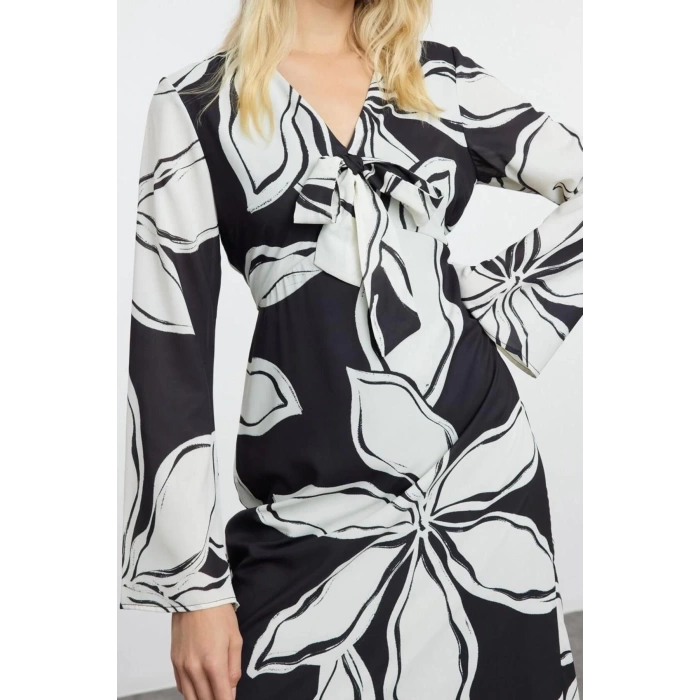 Women Fashion Stylish Midi Length V Neck Regular Floral Patterned A Cut Lace Detail Satin Woven Dress