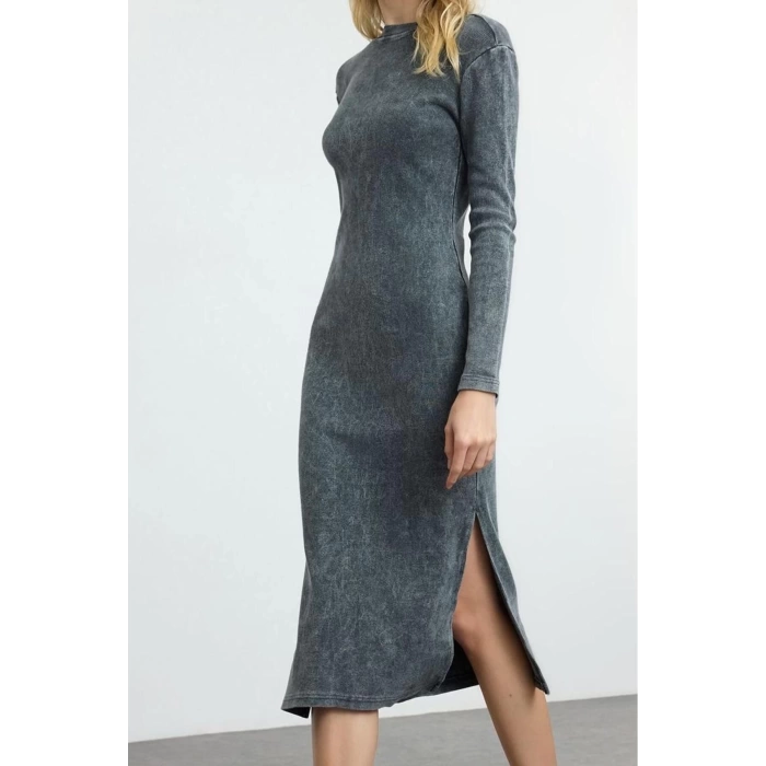 Women Fashion Stylish Maxi Length Stand Collar Slim Plain Washed Faded Effect Zero Sleeve Flexible Knitted Dress