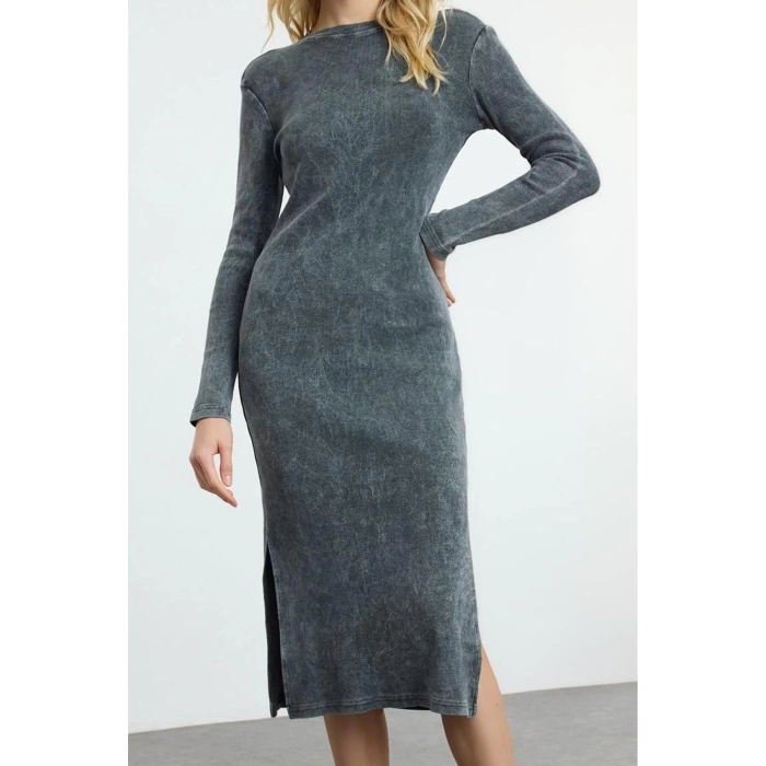 Women Fashion Stylish Maxi Length Stand Collar Slim Plain Washed Faded Effect Zero Sleeve Flexible Knitted Dress