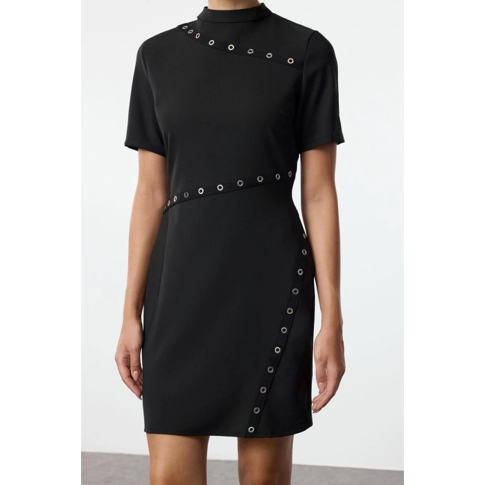 Kadın Moda Şık Mini Boy Dik Yaka Regular Kuşgözü Detaylı Vücuda Oturan Dokuma Elbise
