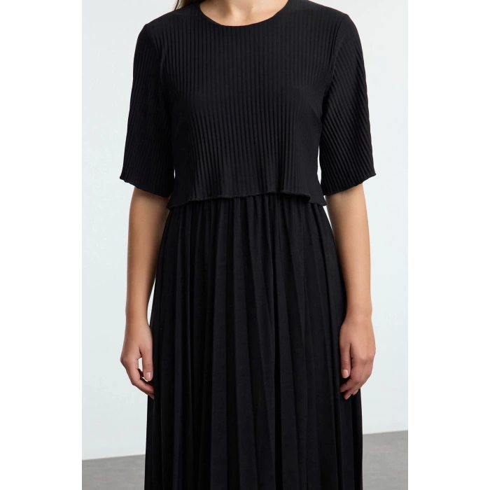 Women Fashion Stylish Midi Length Crew Neck Relaxed Pleated Skater Stretchy Knit Dress