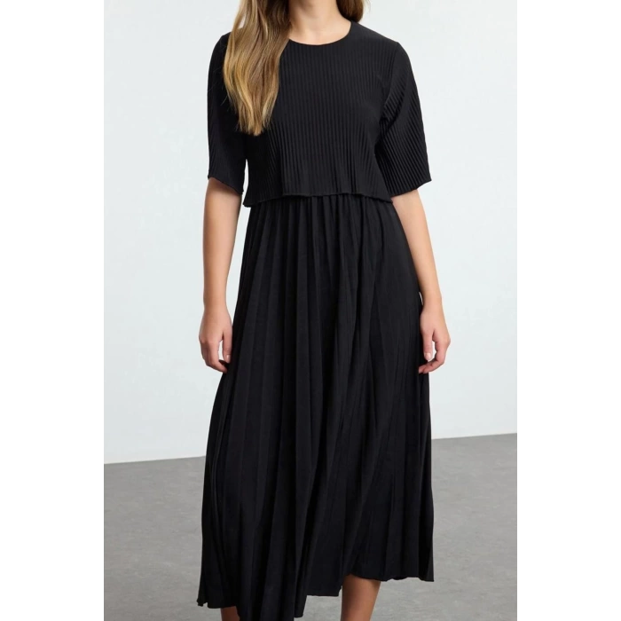 Women Fashion Stylish Midi Length Crew Neck Relaxed Pleated Skater Stretchy Knit Dress