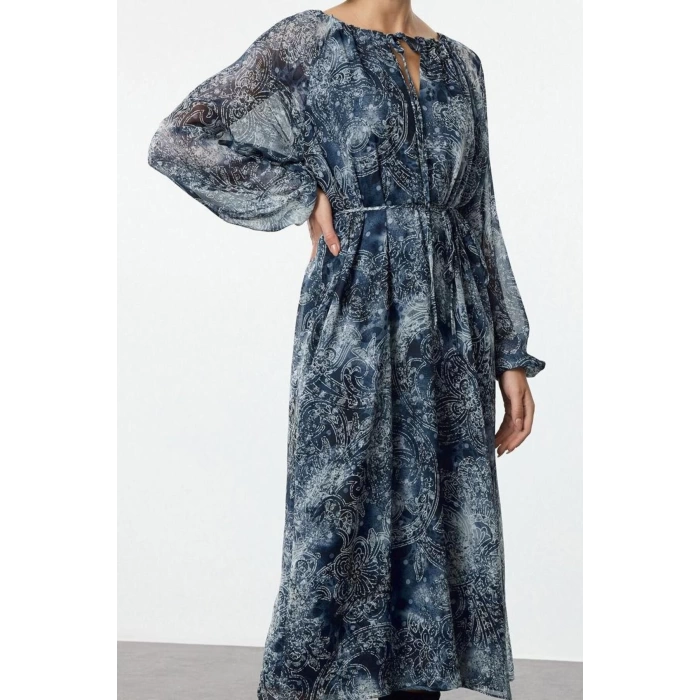 Women Fashion Stylish Midi Length Crew Neck Regular Belted Floral A-Line Lined Woven Winter Dress